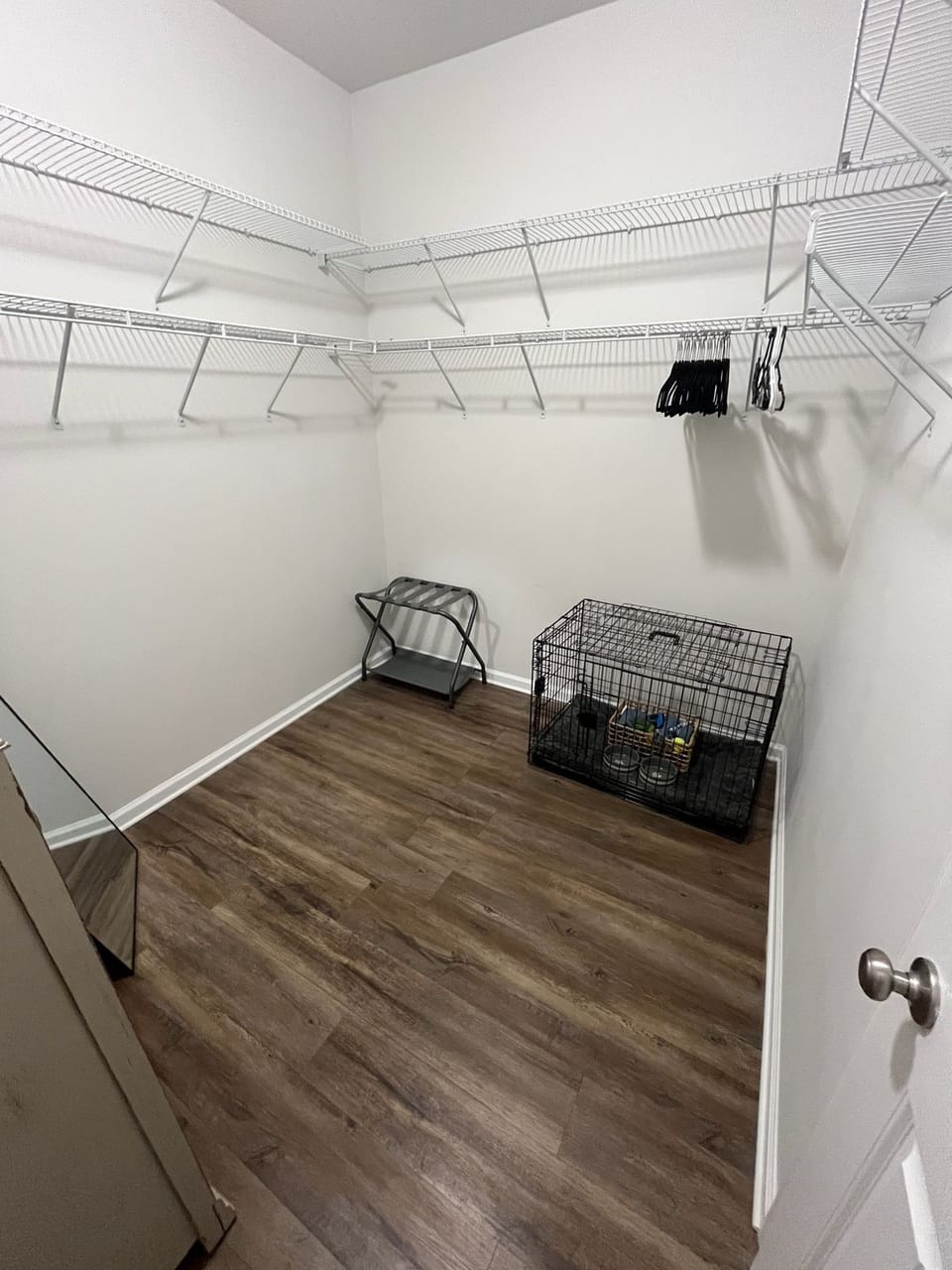 Your furry friends will feel at home with a dedicated pet crate, bowls and toys