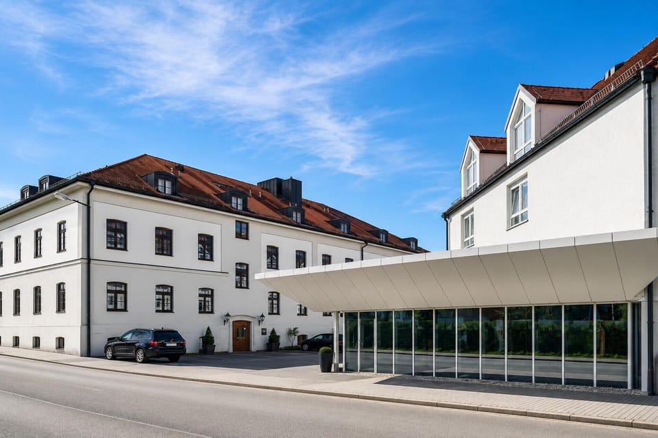 Hotel Exterior [summer]