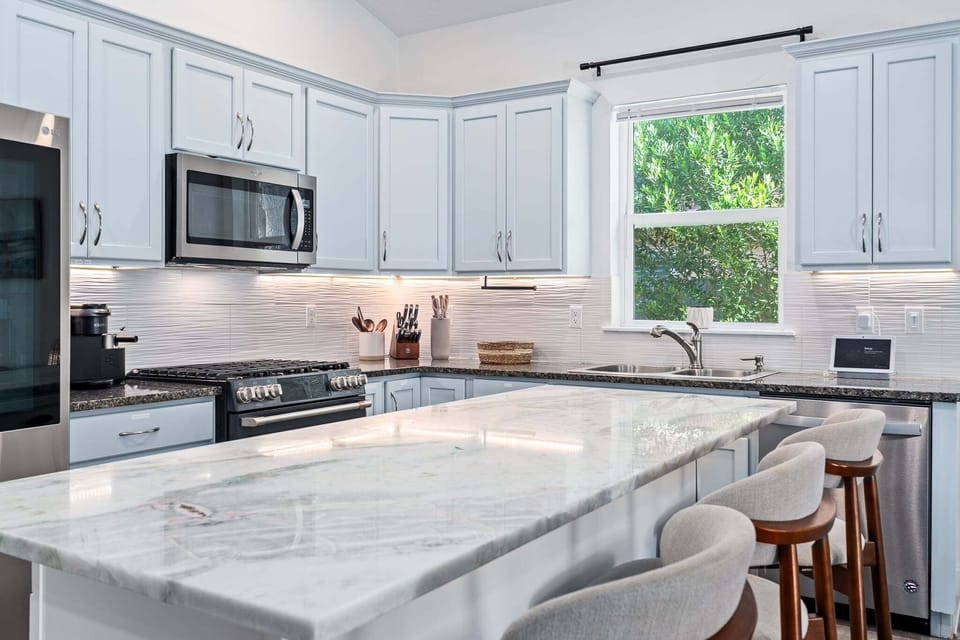 An inviting eat‑in island provides the perfect spot for casual meals or gathering while cooking.