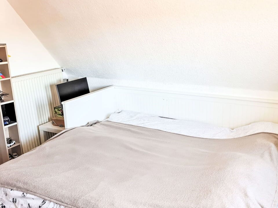 Bedroom, Wood, Furniture, Linens, Interior Design, Textile, Bed, Bedding, Bed Sheet, Room
