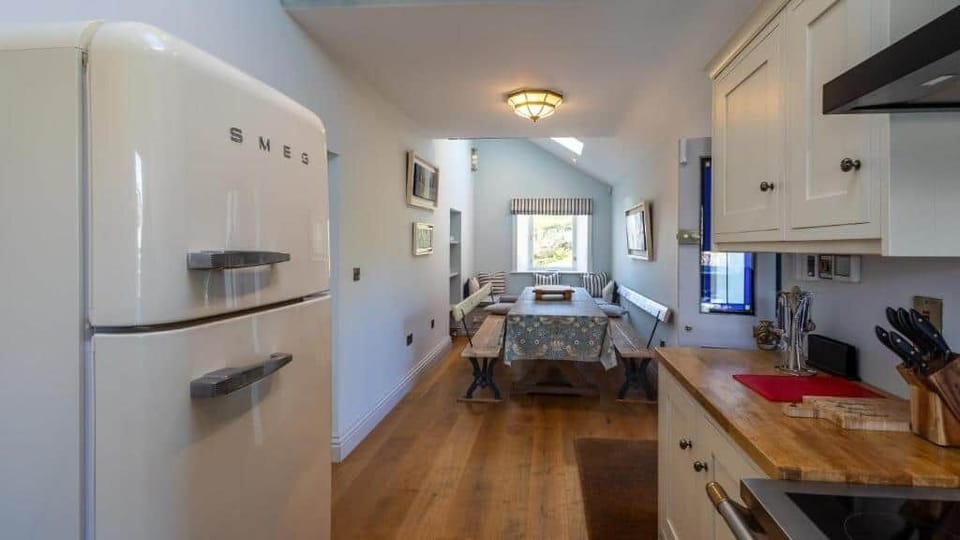 Kitchen / Dining Area