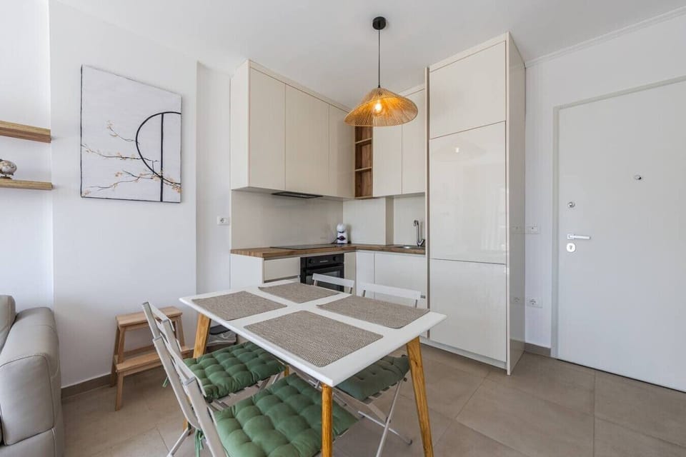 Fully-equipped kitchen and dining area