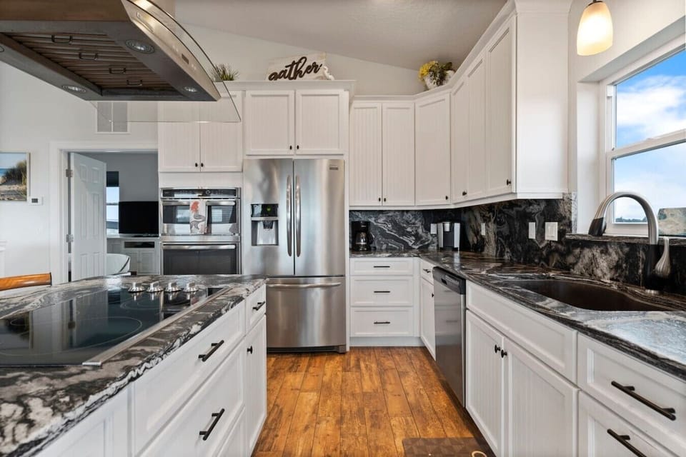 Enjoy catching up while cooking -- with this much counterspace, there`s plenty of room for multiple cooks.
