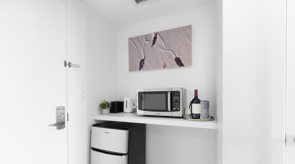 KITCHENETTE