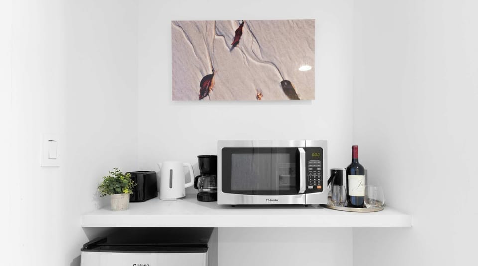 KITCHENETTE