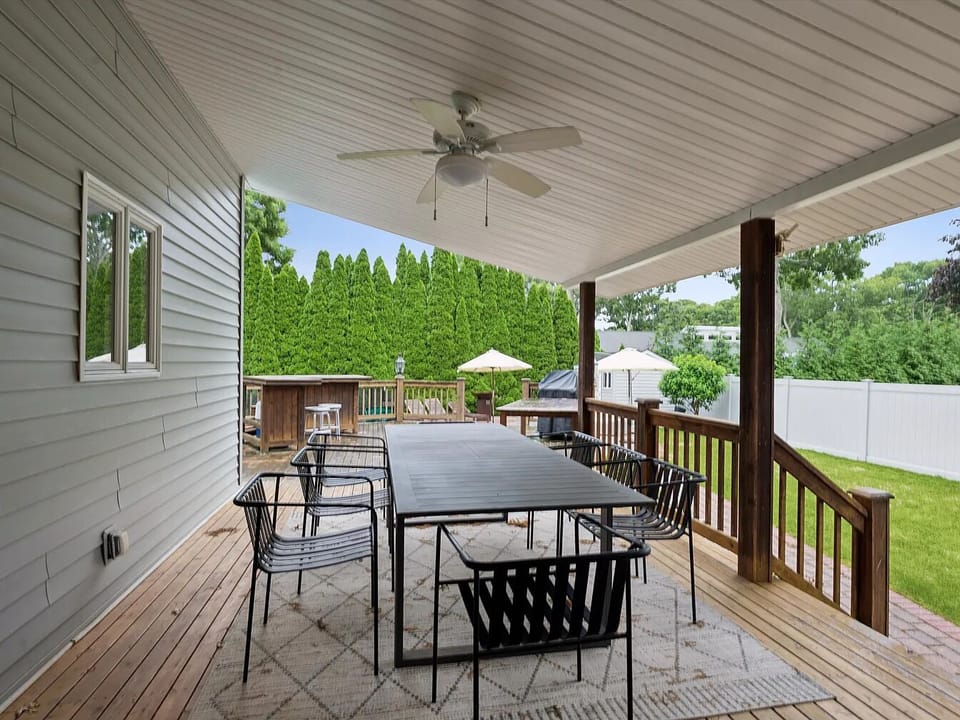 Outdoor dining