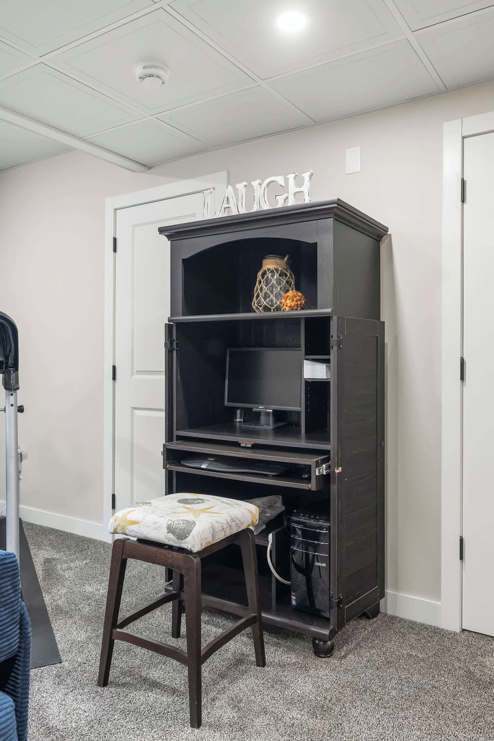 Dedicated workspace for remote work during your Sylvan Lake stay