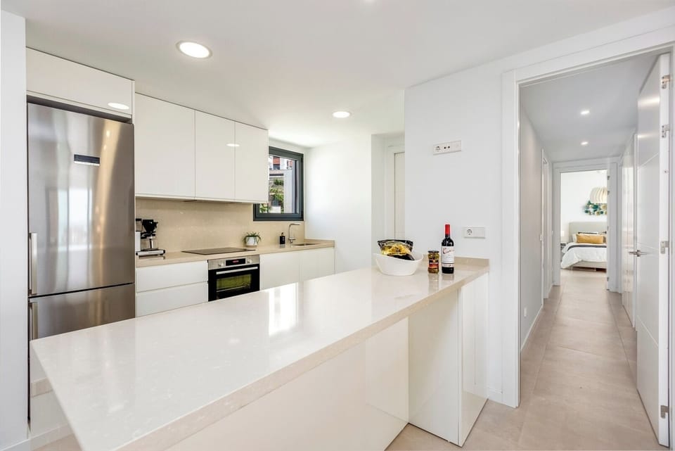 Fully equipped kitchen,bright and stylish.