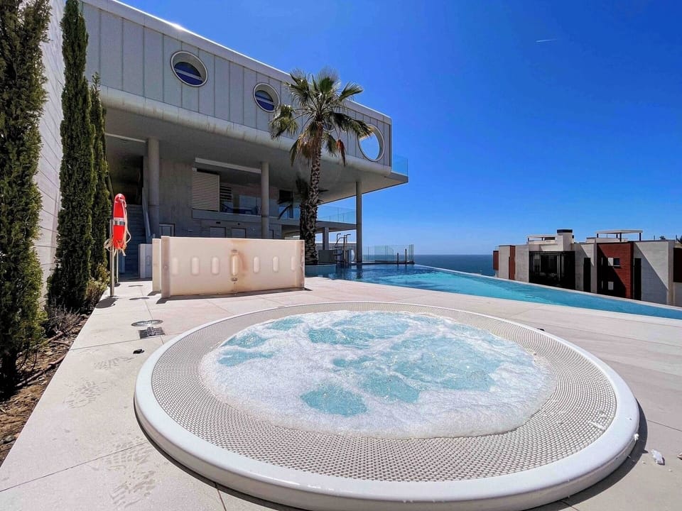 With in the complex you have the facility to use the jaccuzi,imagine yourself here.