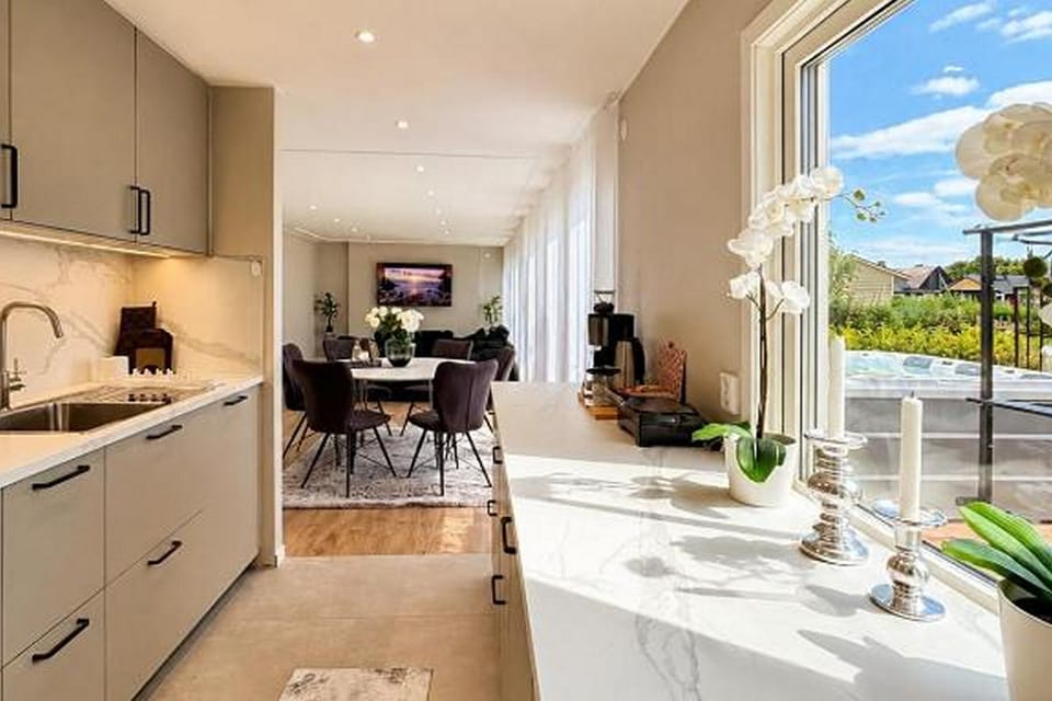 Kitchen and dining area