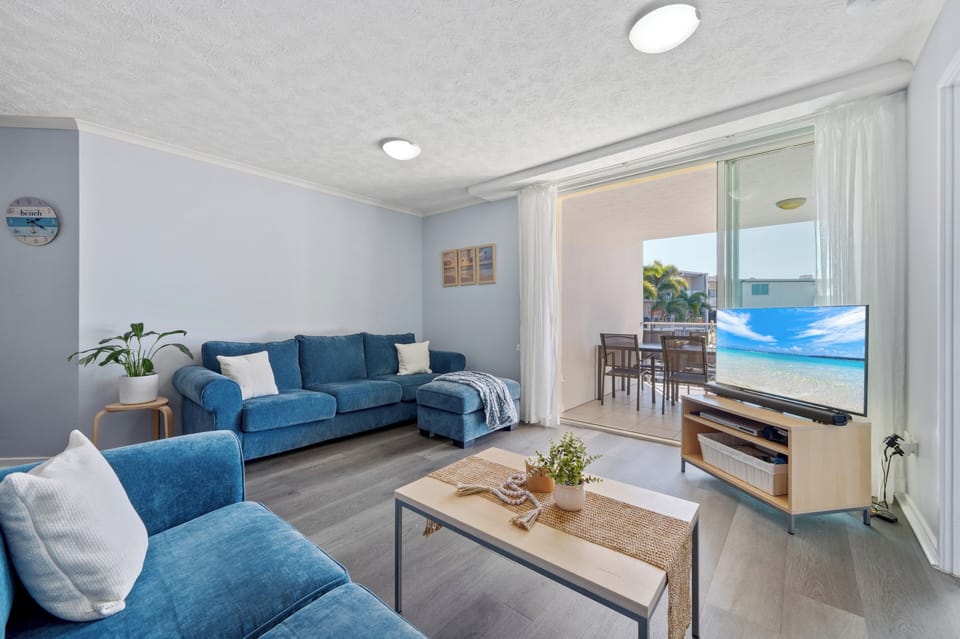 Cozy living space with a Smart TV and beautiful views, perfect for a relaxing