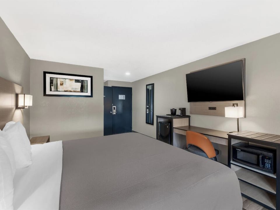 Bedroom. Interior and views may vary based on location and availability.