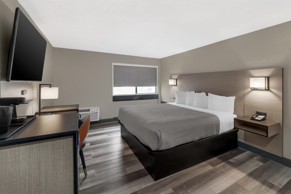 Bedroom. Interior and views may vary based on location and availability.