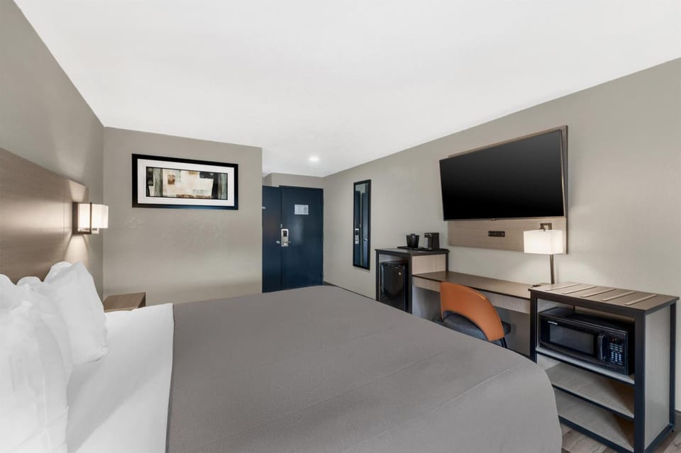 Bedroom. Interior and views may vary based on location and availability.