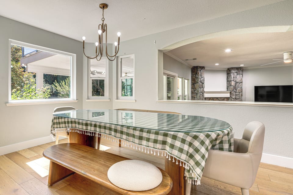 Dining Area | Main Level