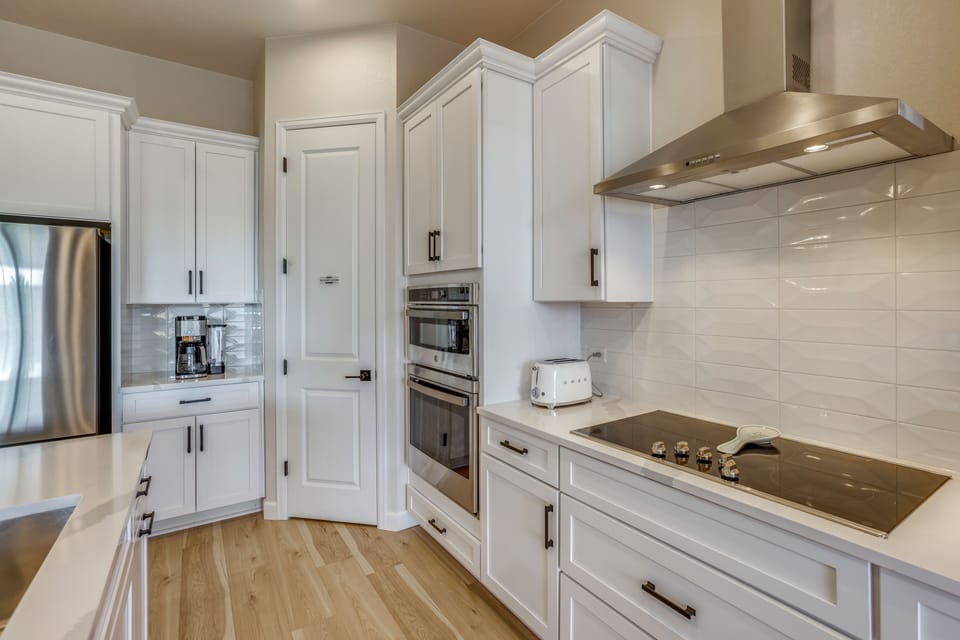 Kitchen | Main Level