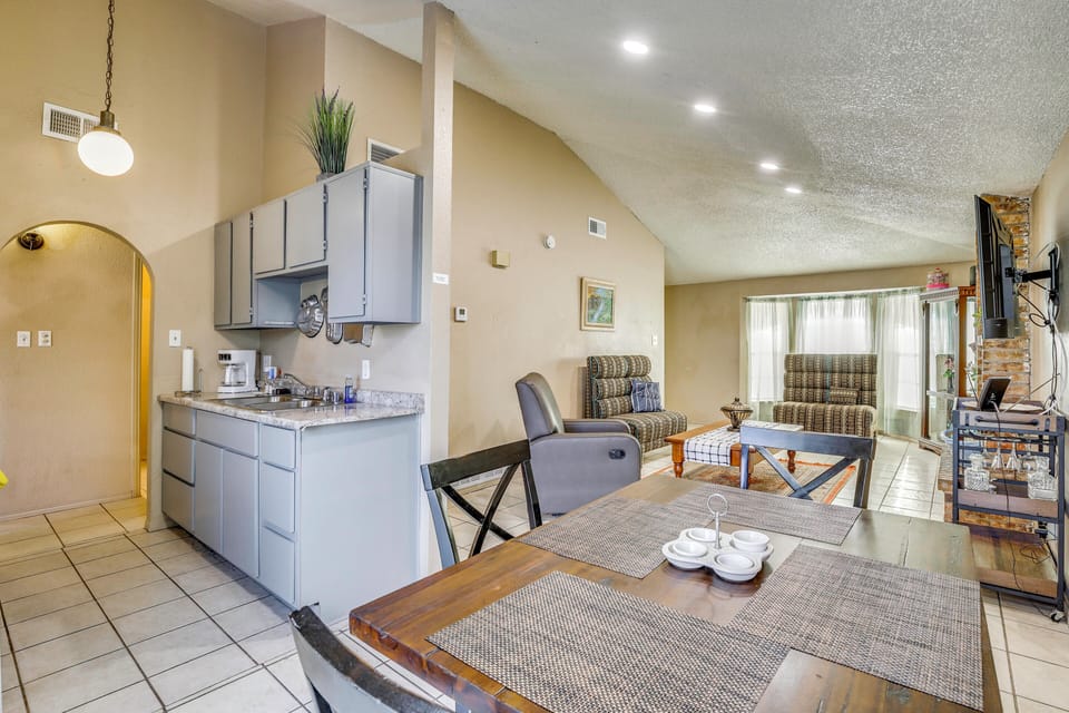 Dining Area | Dishes & Flatware Provided