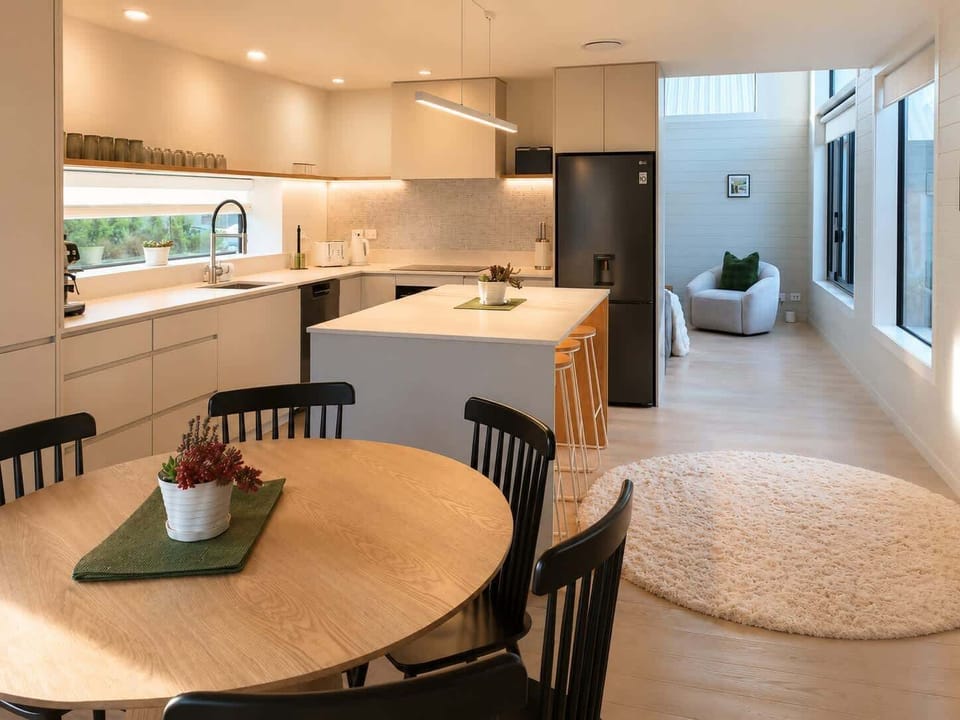 Kitchen and Dining with Remarkables Mountain Views 
