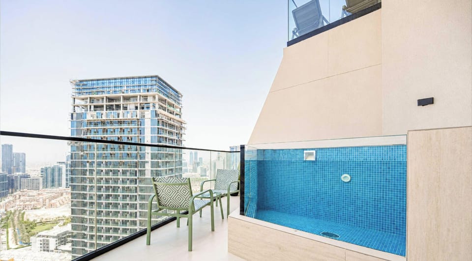 Balcony plunge pool seating area
