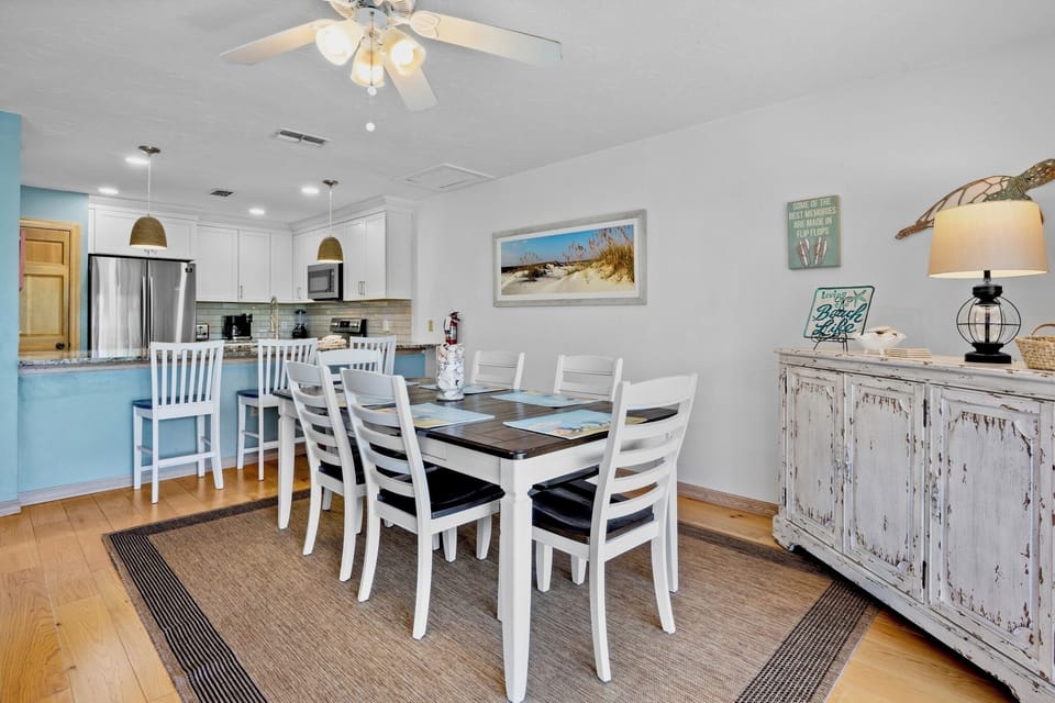 Dining Space for Group Gatherings