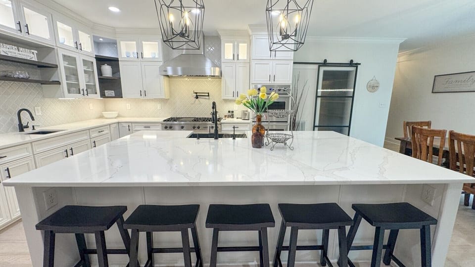 Kitchen | Kitchen Island | Stainless Steel Appliances