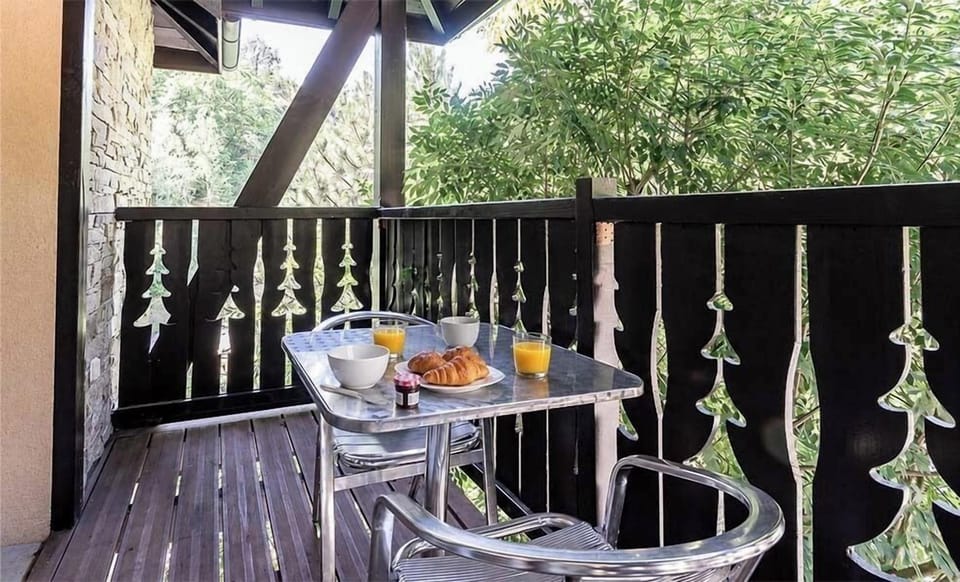 Breakfast on the balcony sets up the day before heading out to the Ax-Bonascre gondola, winter or summer.
