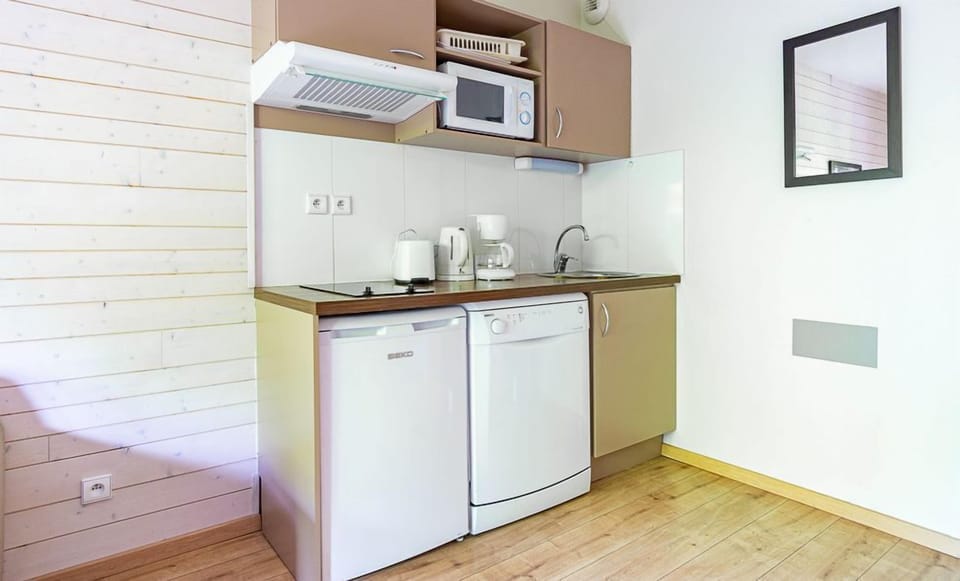 The dishwasher and hob keep the kitchenette ready for cooking after a day on the mountain, any season.