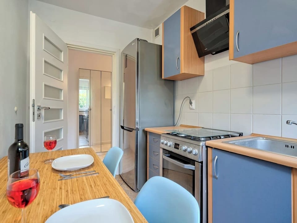 Gdańsk Apartment for 5 Guests - Great Location | Book Now with RENTUJEMY.COM