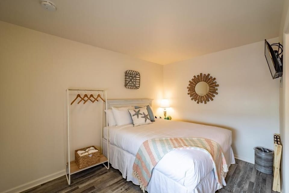 Bedroom. Interior and views may vary based on location and availability.
