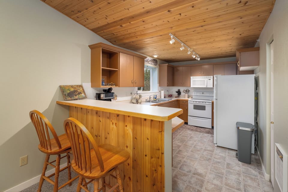 Ample space for home cooked meals | Main Level