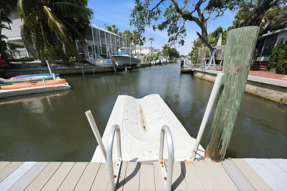 Private dock with boat tie-up space