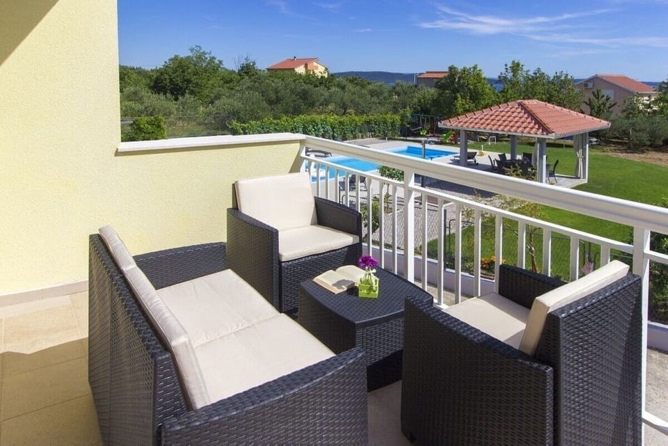 Balcony 2
