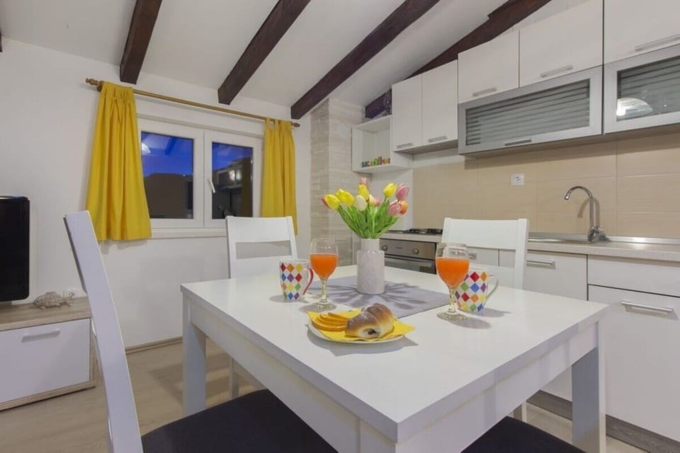 Dining room 1
