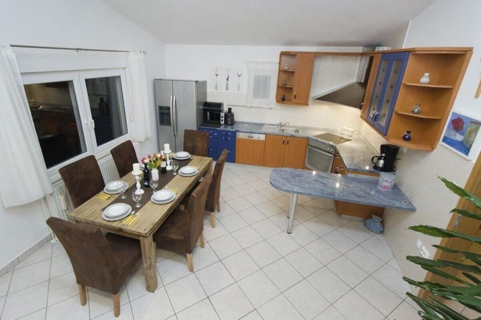 Kitchen 3