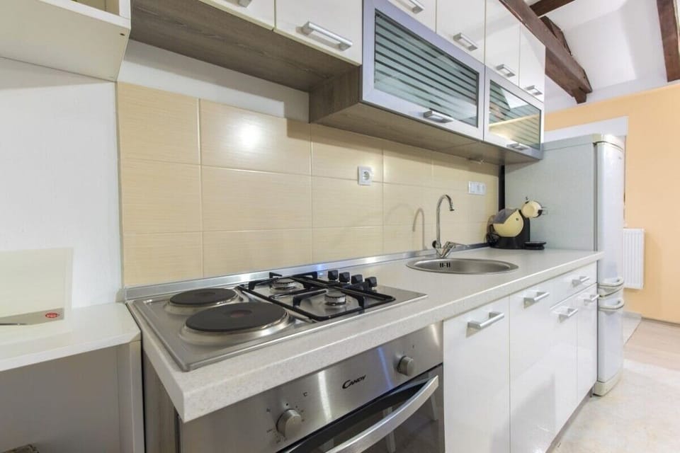 Kitchen 1