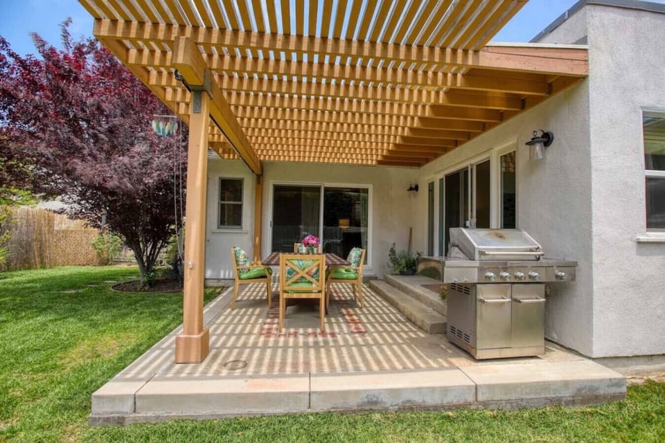 Set the table outdoors and enjoy true indoor-outdoor living at its best.