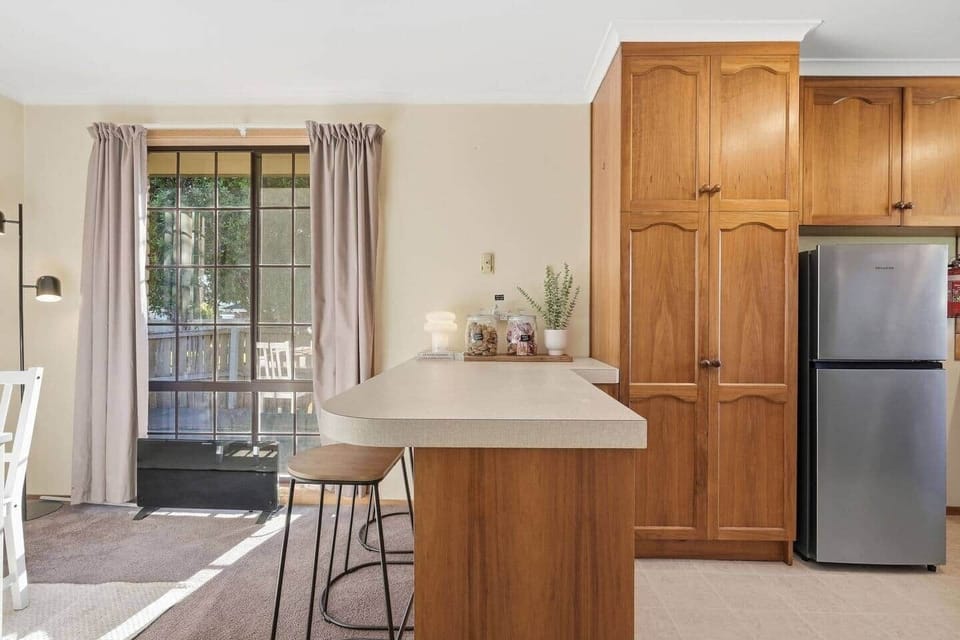 Prepare fresh local seafood in this modern holiday kitchen.