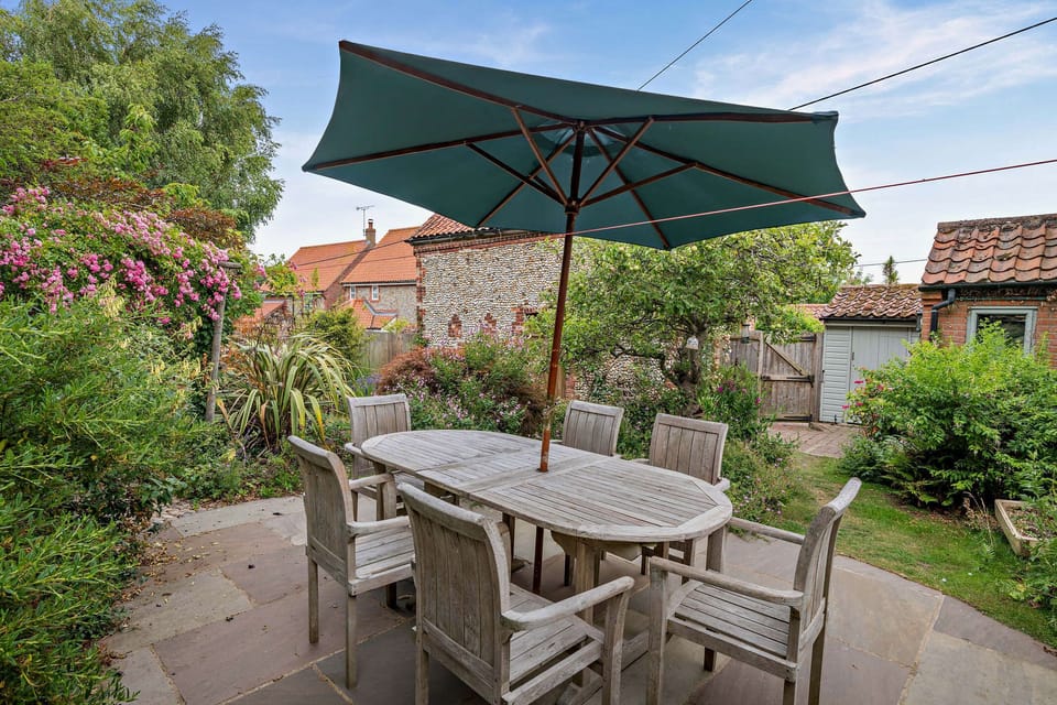 Tusker House, Wells-next-the-Sea - Host & Stay