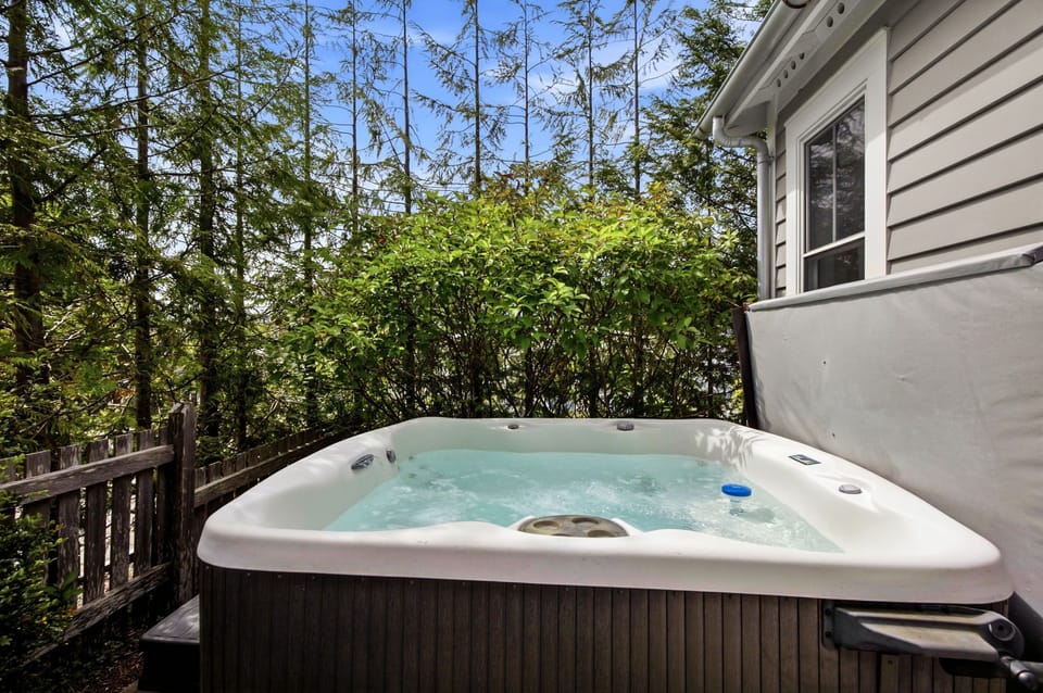 Private hot tub