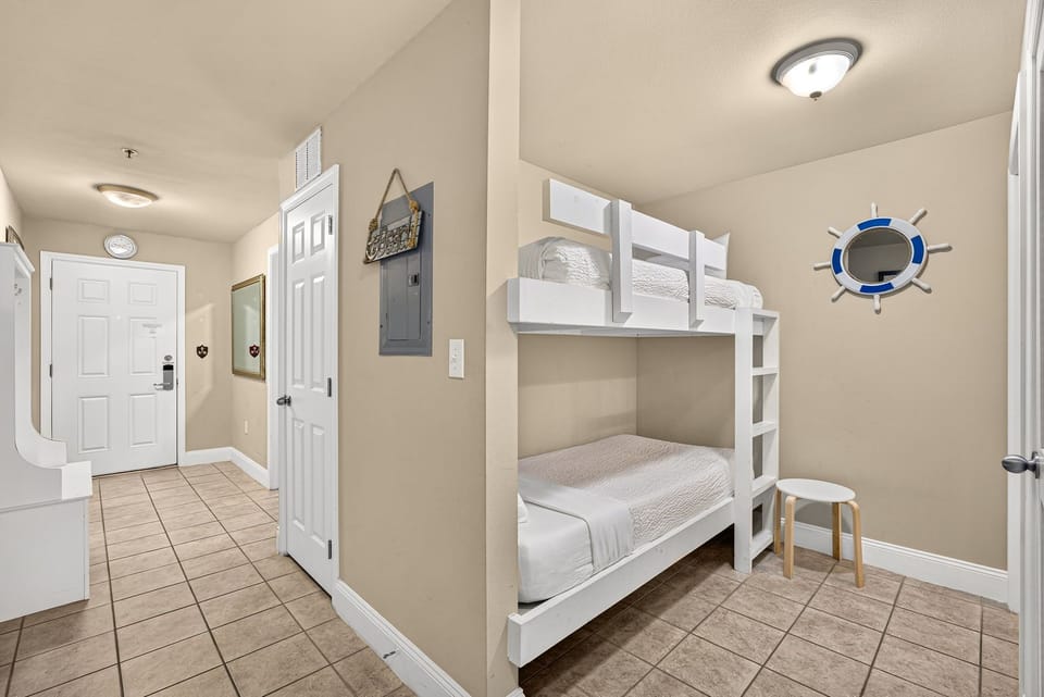 6-web-or-mls-PANHANDLE - 9902 S THOMAS DR 417 - 02