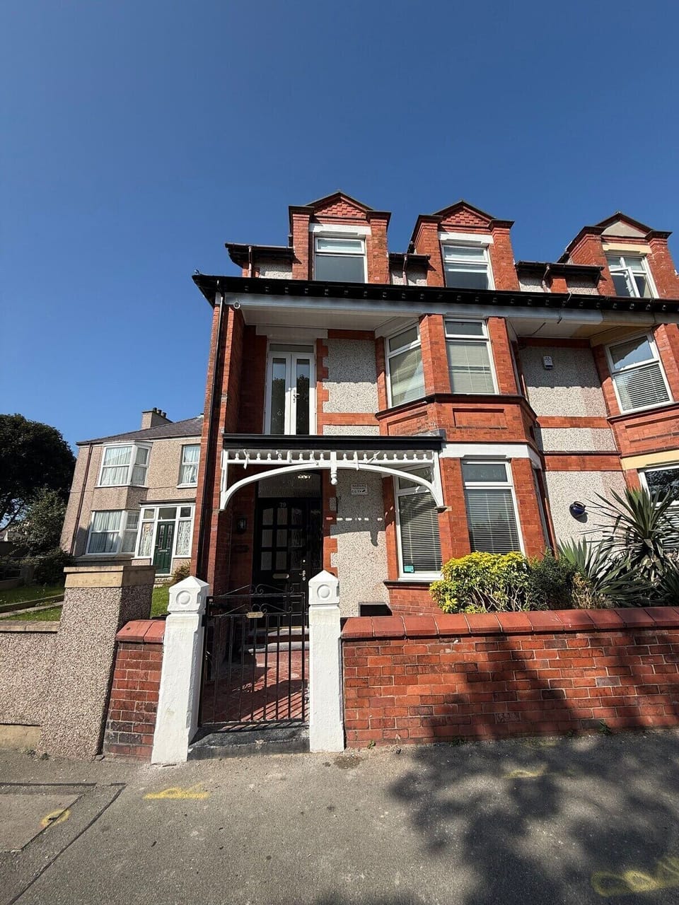 Characterful Townhouse with Private Entrance