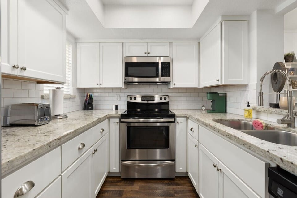 Kitchen | Stainless Steel Appliances | Modern Subway Tile Backsplash
