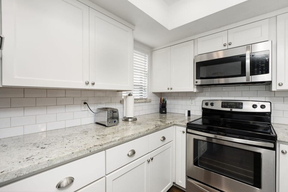 Kitchen | Electric Range & Over-Range Microwave | Granite Countertops