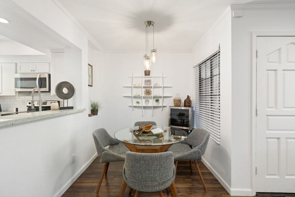 Breakfast Nook | Glass Table | Pendant Lighting