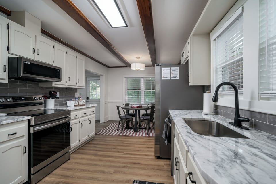 Bright updated kitchen with breakfast nook and stylish modern finishes