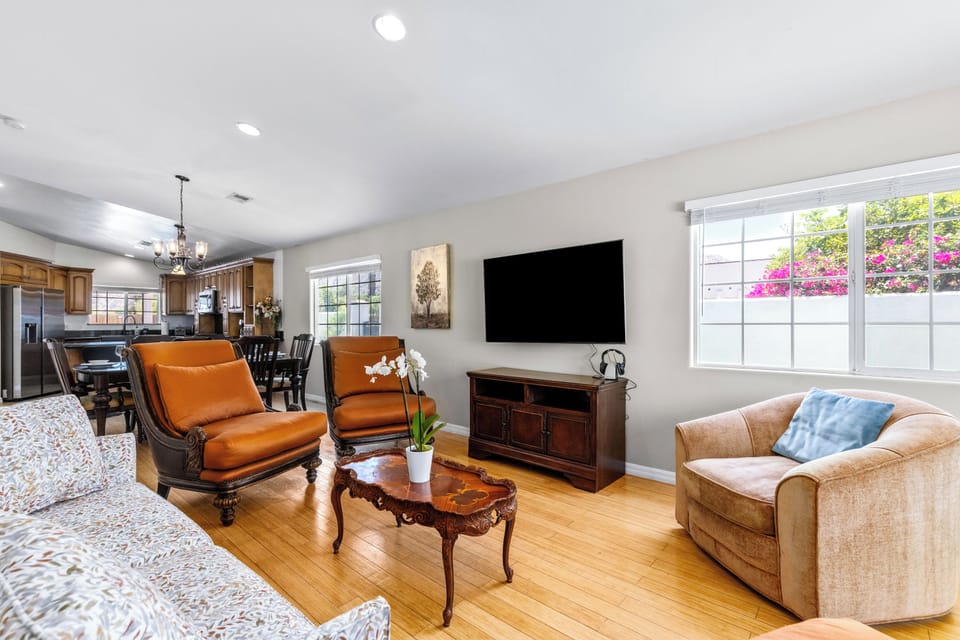 Flatscreen TV, fireplace, ample seating, and open-concept living.