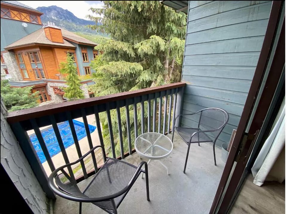 Private balcony: Outdoor furniture, mountain and forest views