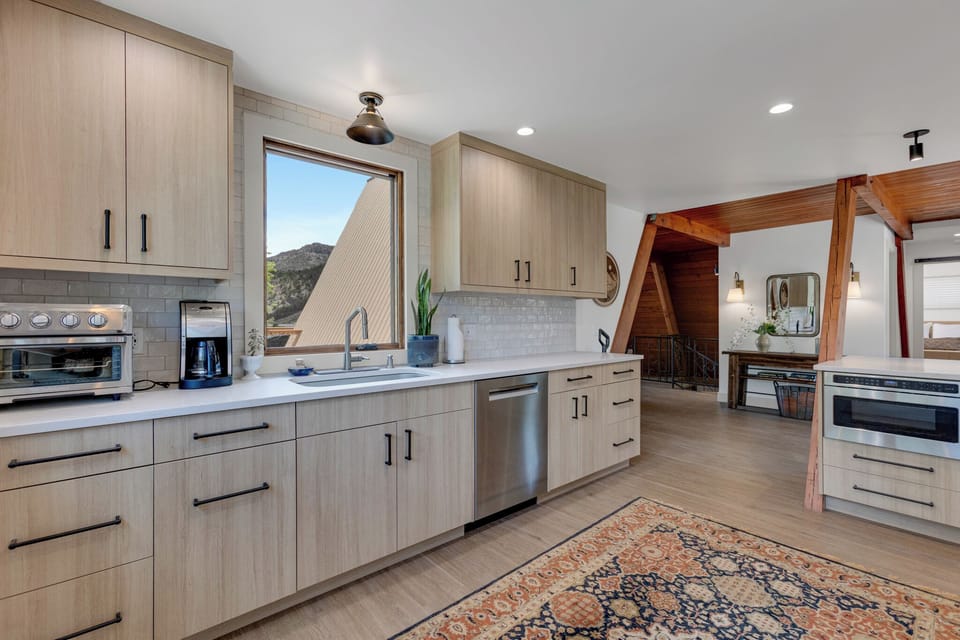 Kitchen
•Full Size Dishwasher