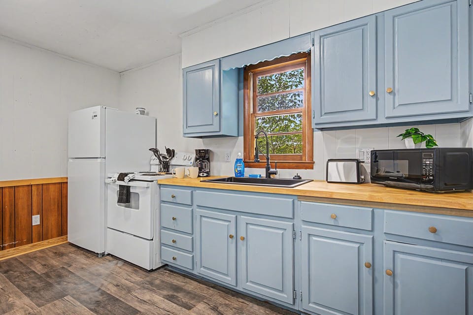 Kitchen: Bright and airy space with scenic views, perfect for your culinary adventures!