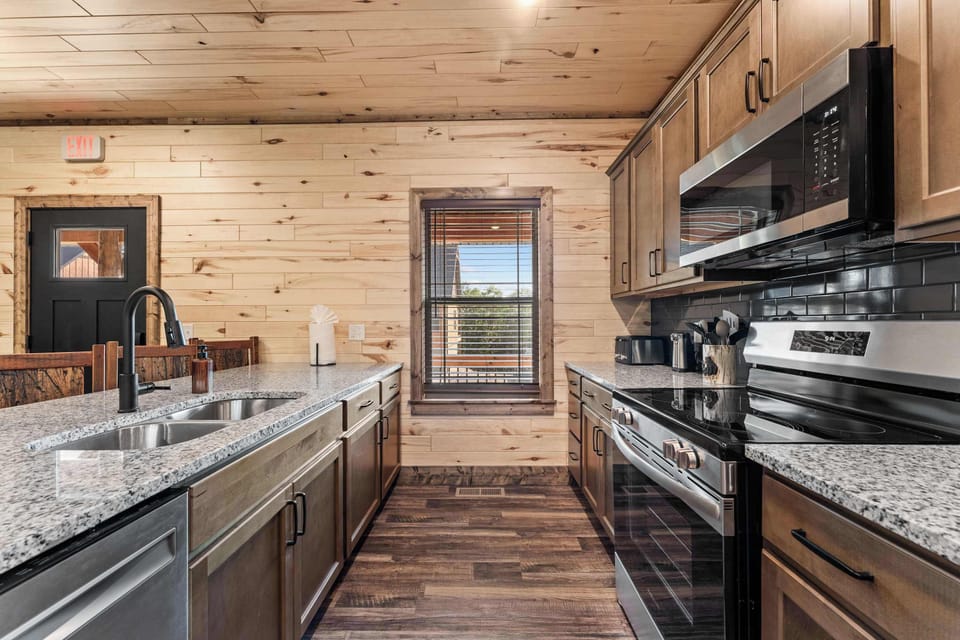 Plenty of counter space in the kitchen for all your meal prepping!